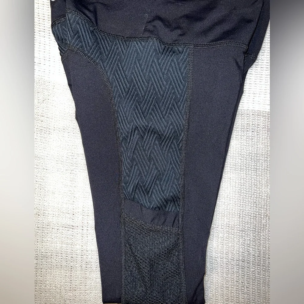 Trina Turk Recreation activewear leggings. Size small - Picture 5 of 5